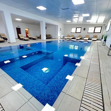 Hotel Class Brezoi Eksteriør bilde