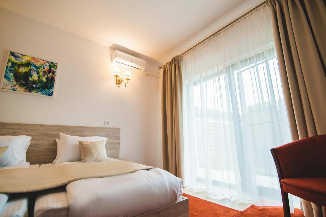 Hotel Class Brezoi Eksteriør bilde