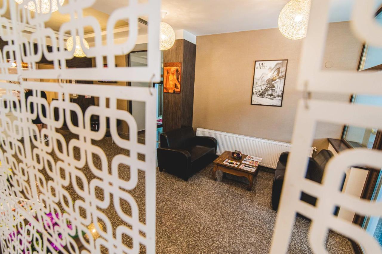 Hotel Class Brezoi Eksteriør bilde