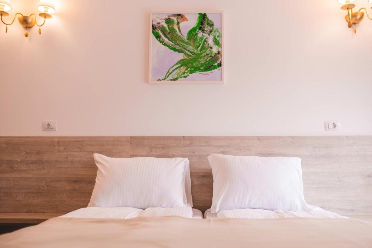 Hotel Class Brezoi Eksteriør bilde