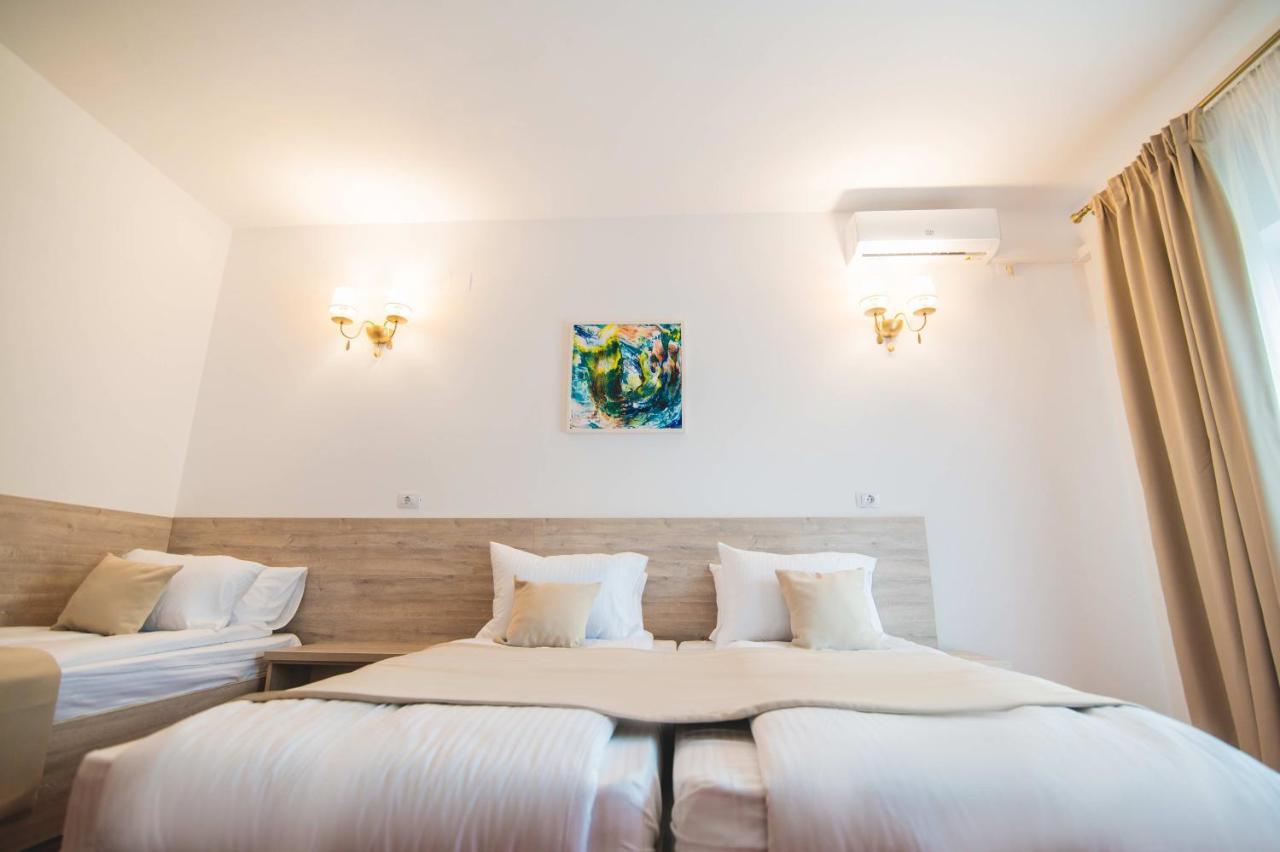 Hotel Class Brezoi Eksteriør bilde