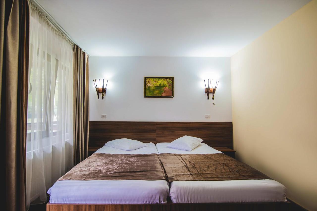Hotel Class Brezoi Eksteriør bilde