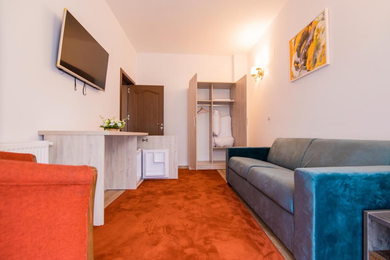 Hotel Class Brezoi Eksteriør bilde