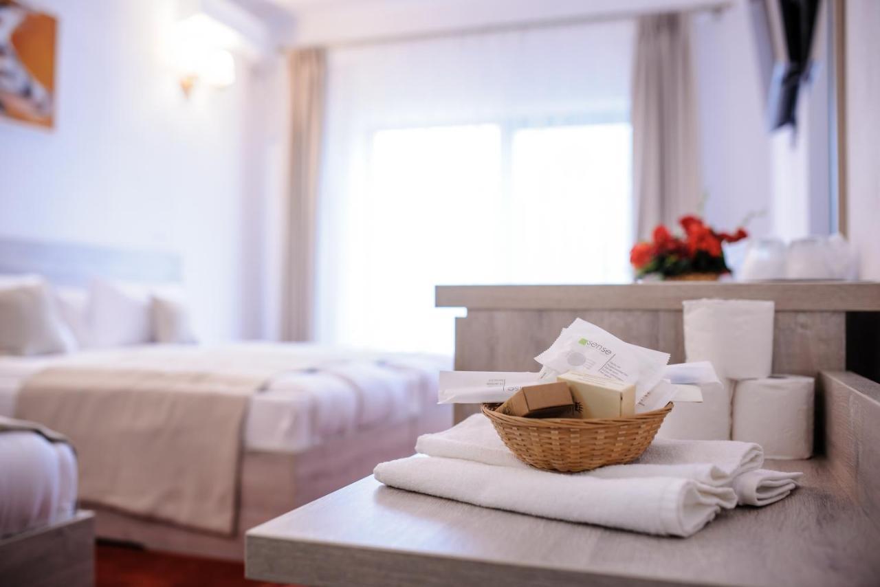 Hotel Class Brezoi Eksteriør bilde