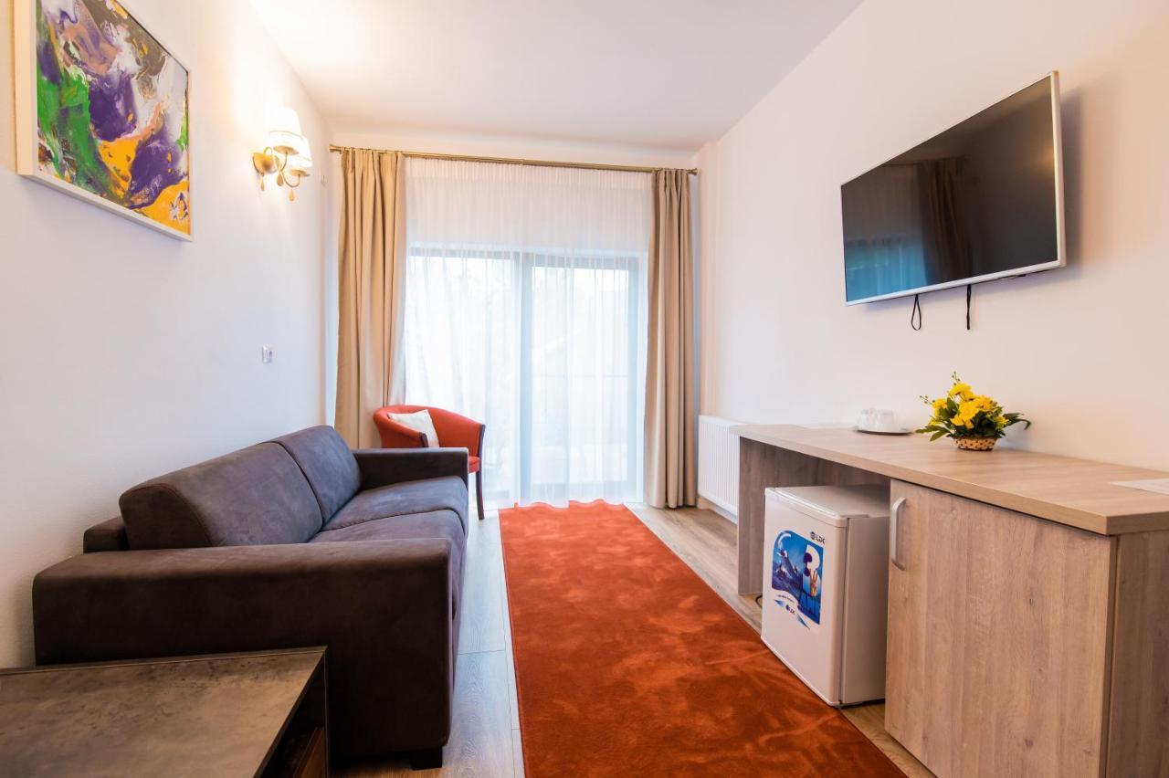 Hotel Class Brezoi Eksteriør bilde