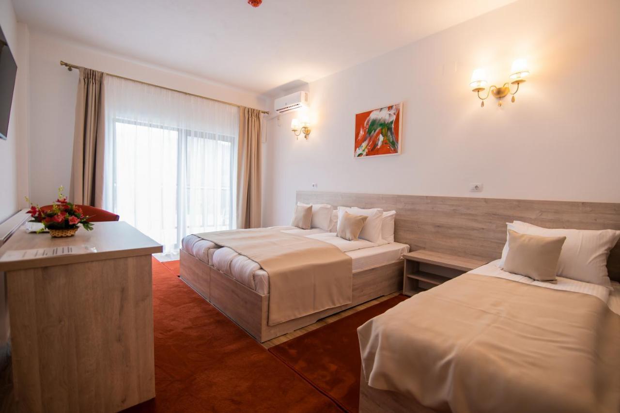 Hotel Class Brezoi Eksteriør bilde