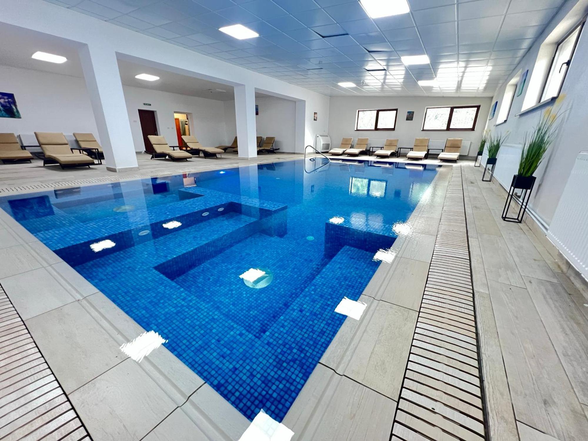 Hotel Class Brezoi Eksteriør bilde